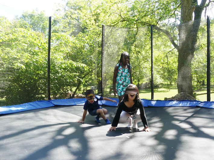 Trampolin am Familientag