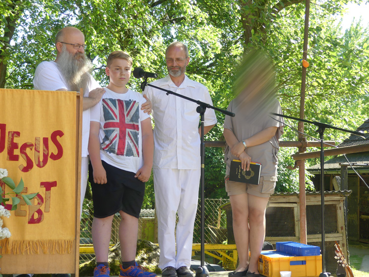 08 Segnung von Lukas am Familientag