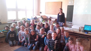 Kinder mit Lehrerin