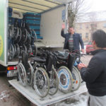 Rollstühle werden geladen
