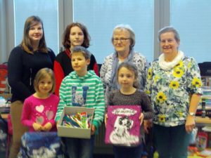Schulsozialarbeiterinnen Frau Brunswig und Frau Wöhlbrandt mit Schülern