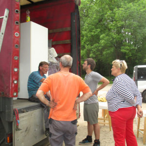 Das Team vor dem LKW