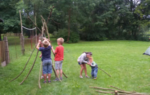 Wir bauen eine Hütte 2-Kinderfreizeit