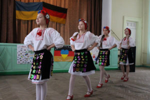 Kinder tanzen- Schule - Krankenhaus